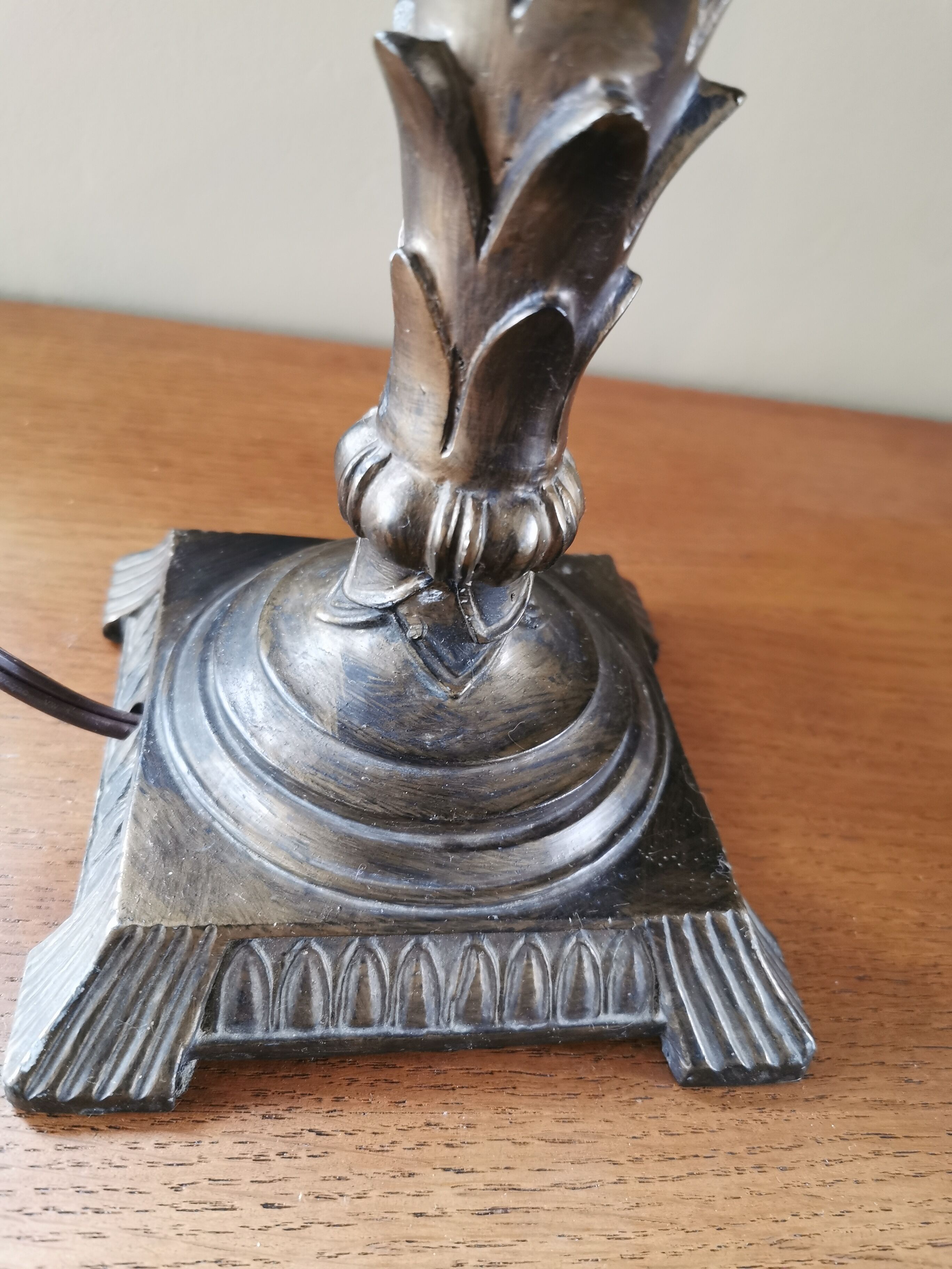 Original pineapple lamp with feathered offal