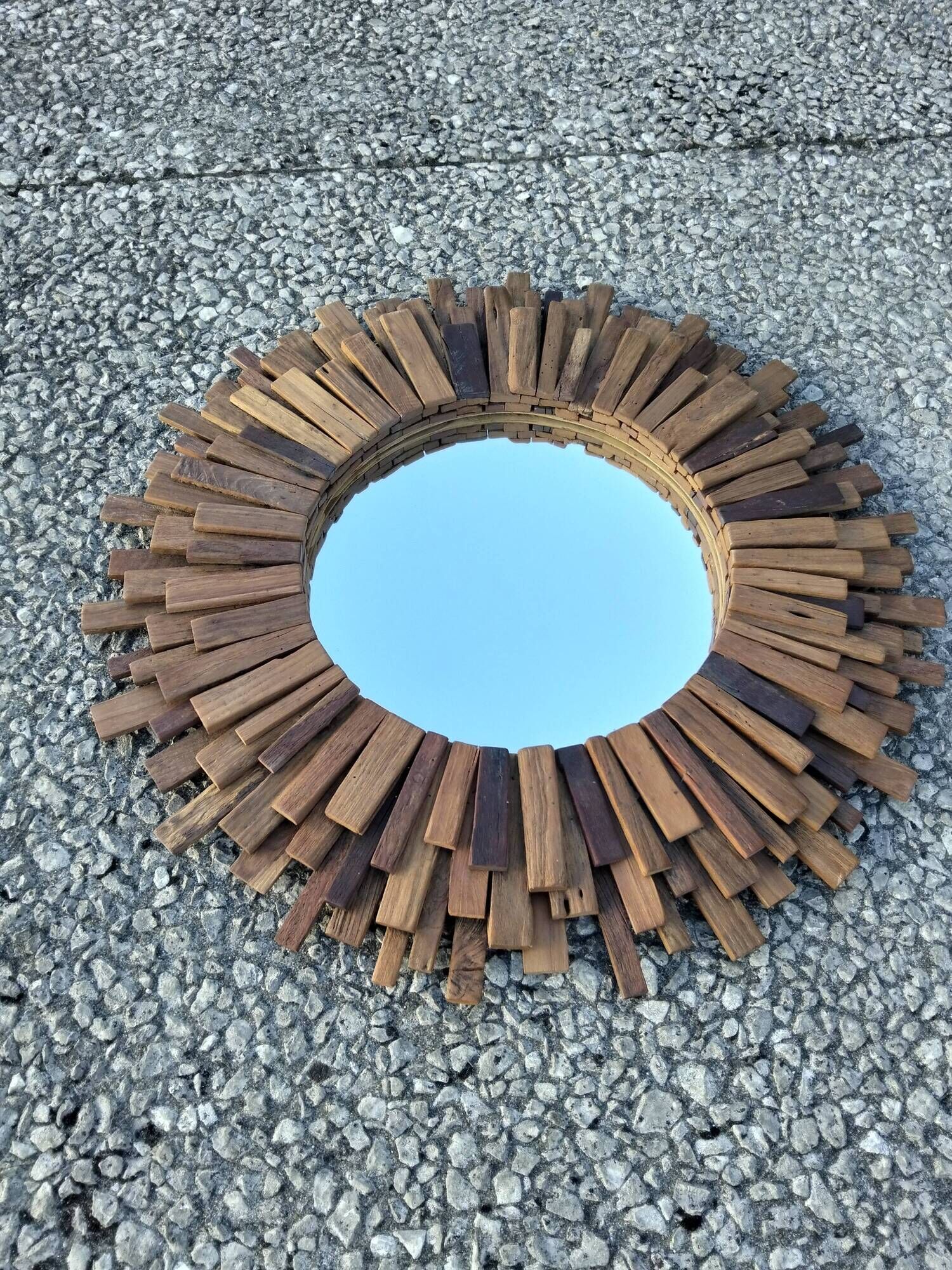 Round mirror