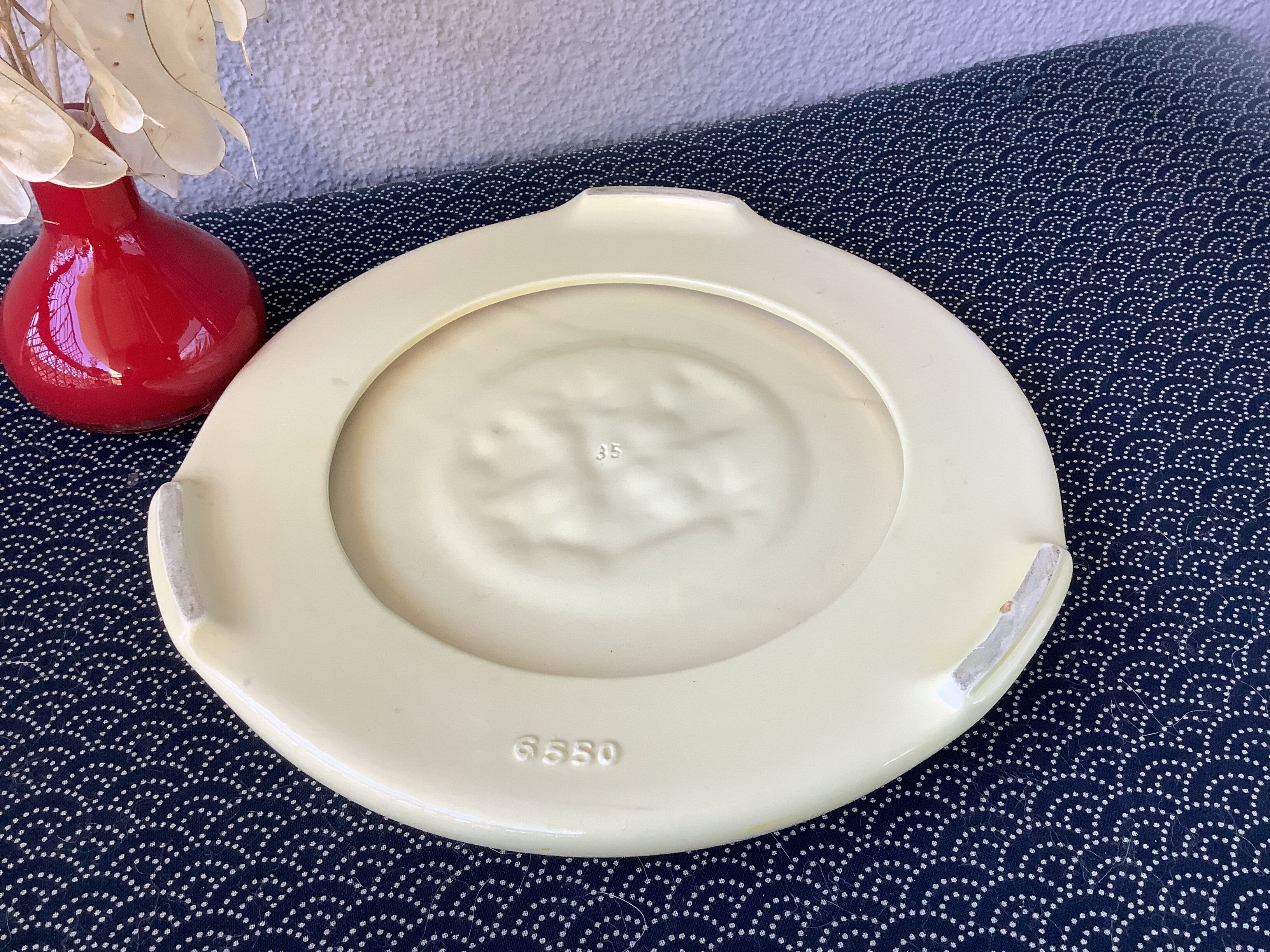 Vallauris trivet with aquatic decoration