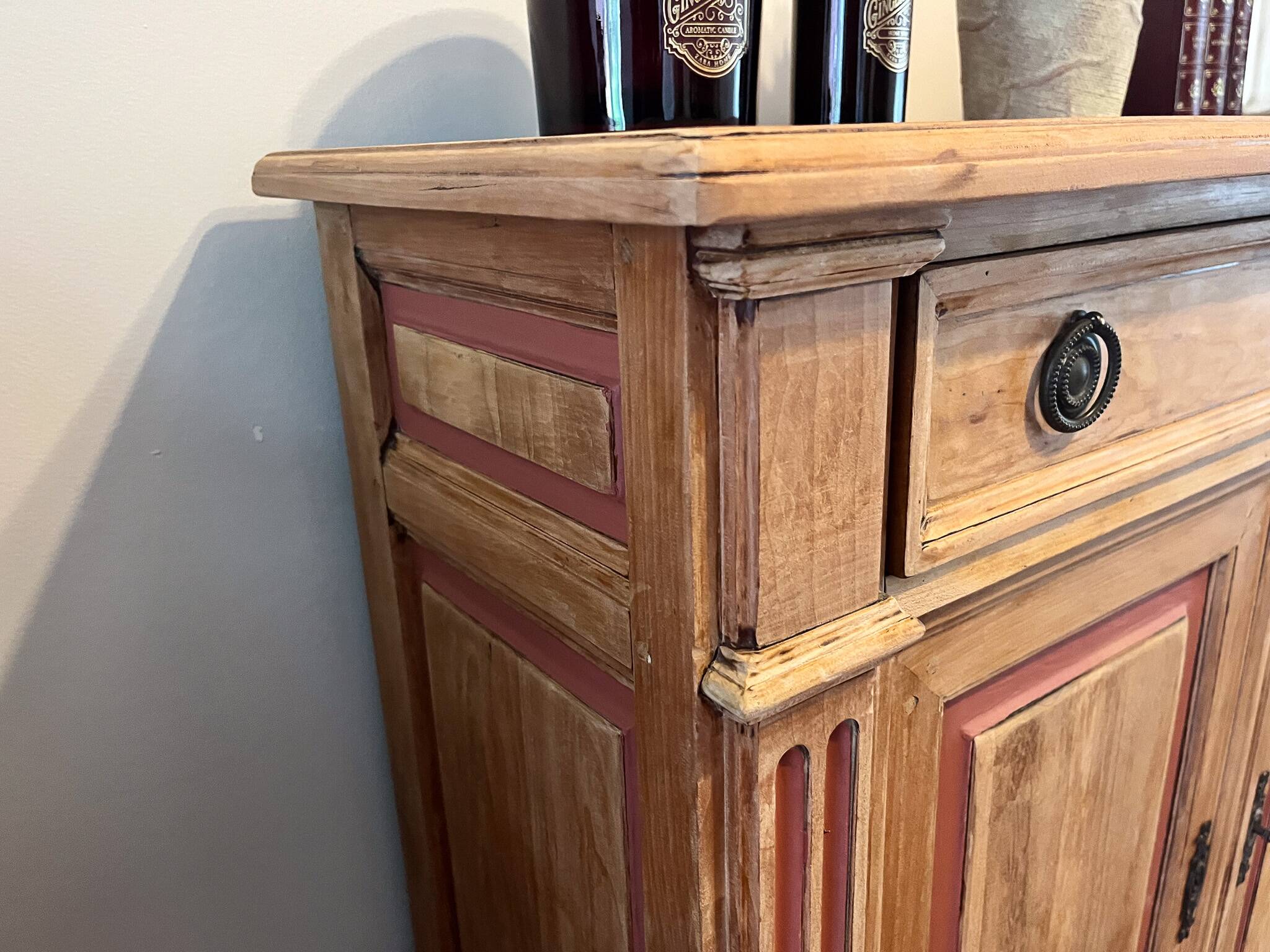 Buffet parisien bois brut et terracotta