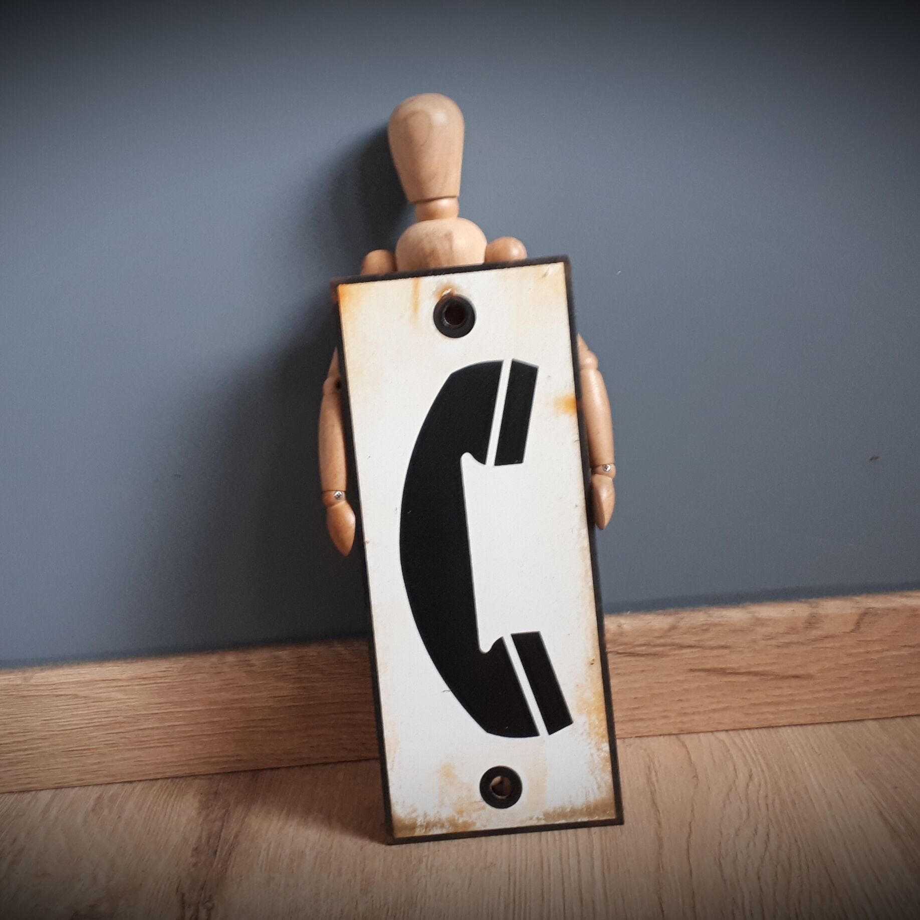 Enamelled phone plate