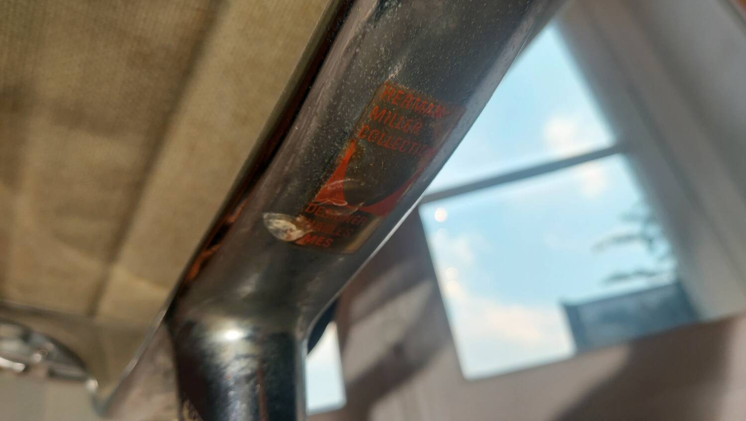 Good condition - EA 108 office chair in beige fabric and aluminum by Charles & Ray Eames for Herman Miller, signed - 1958