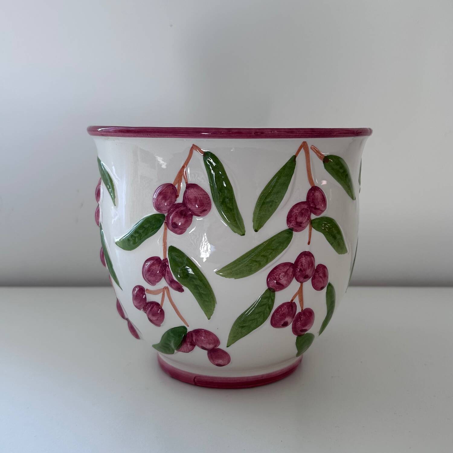 Decorative pot for cherries in earthenware