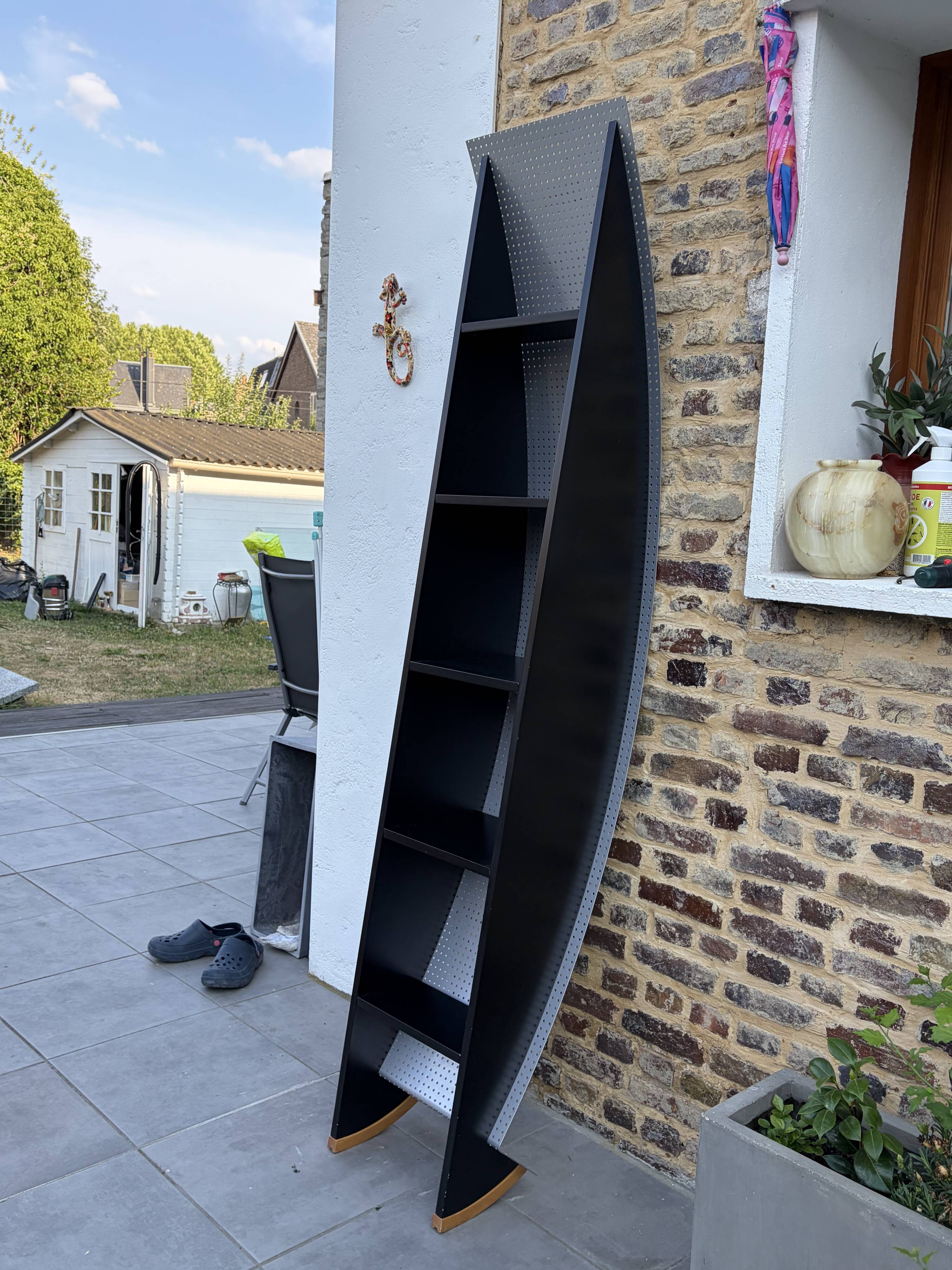 Self-supporting bookshelf 1980