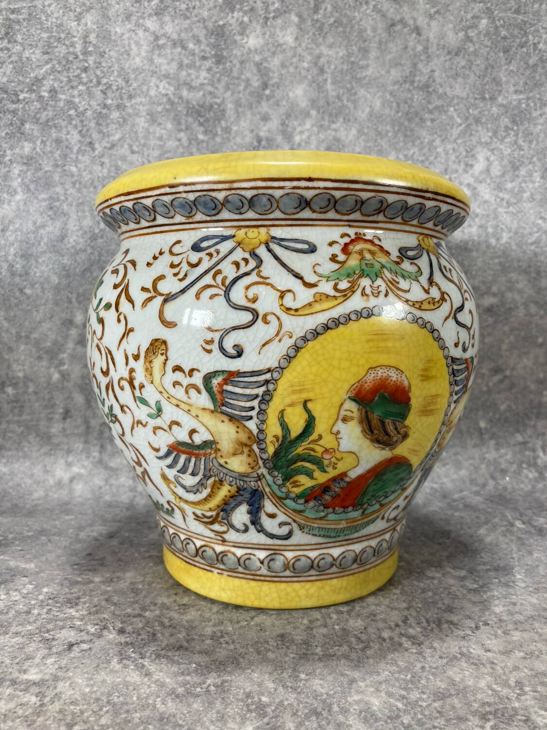 Pot/Cachepot. Italian Renaissance Majolica ceramic. Asiatic style