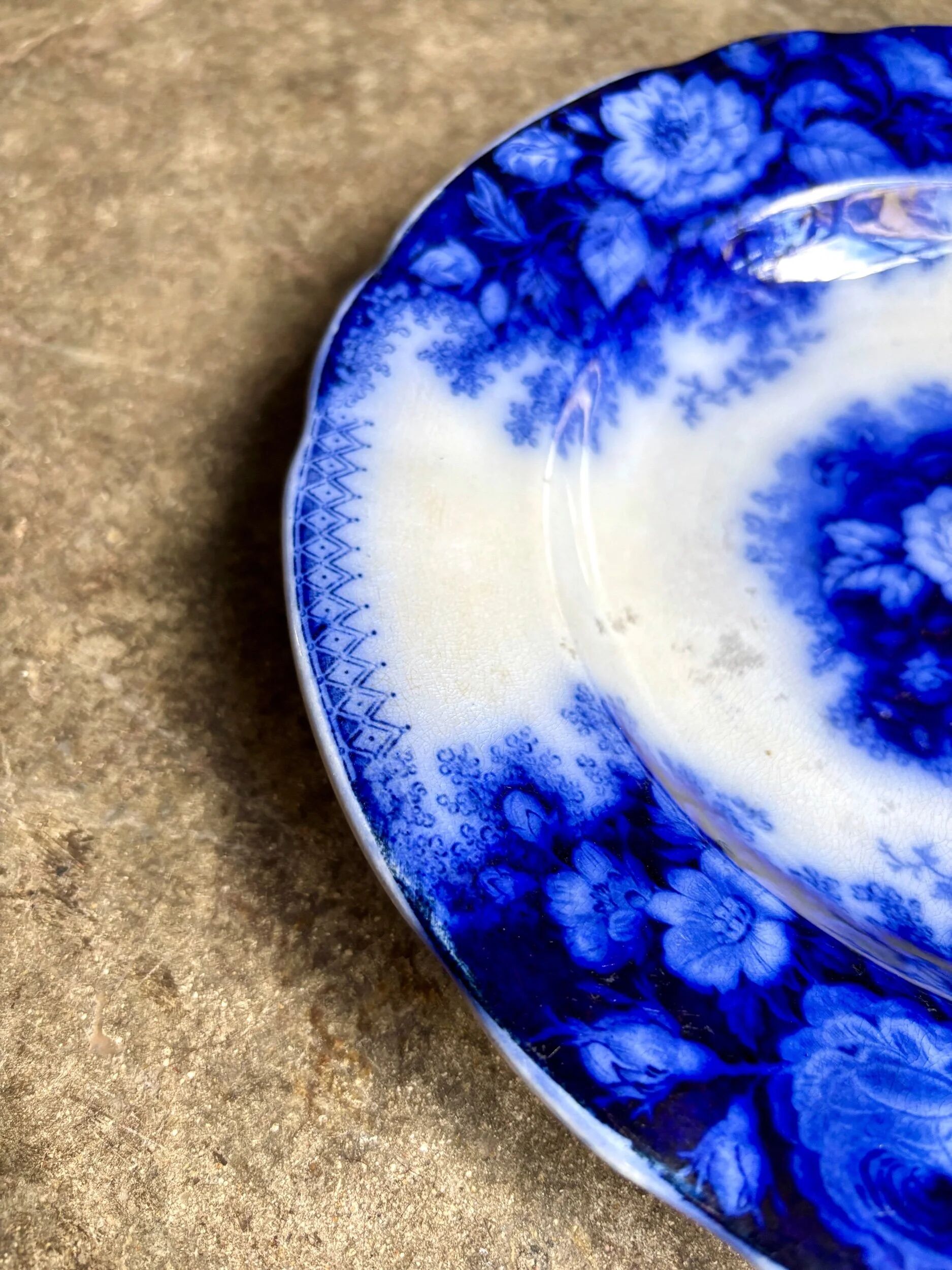 Sarreguemines round hollow dish in blue ironstone