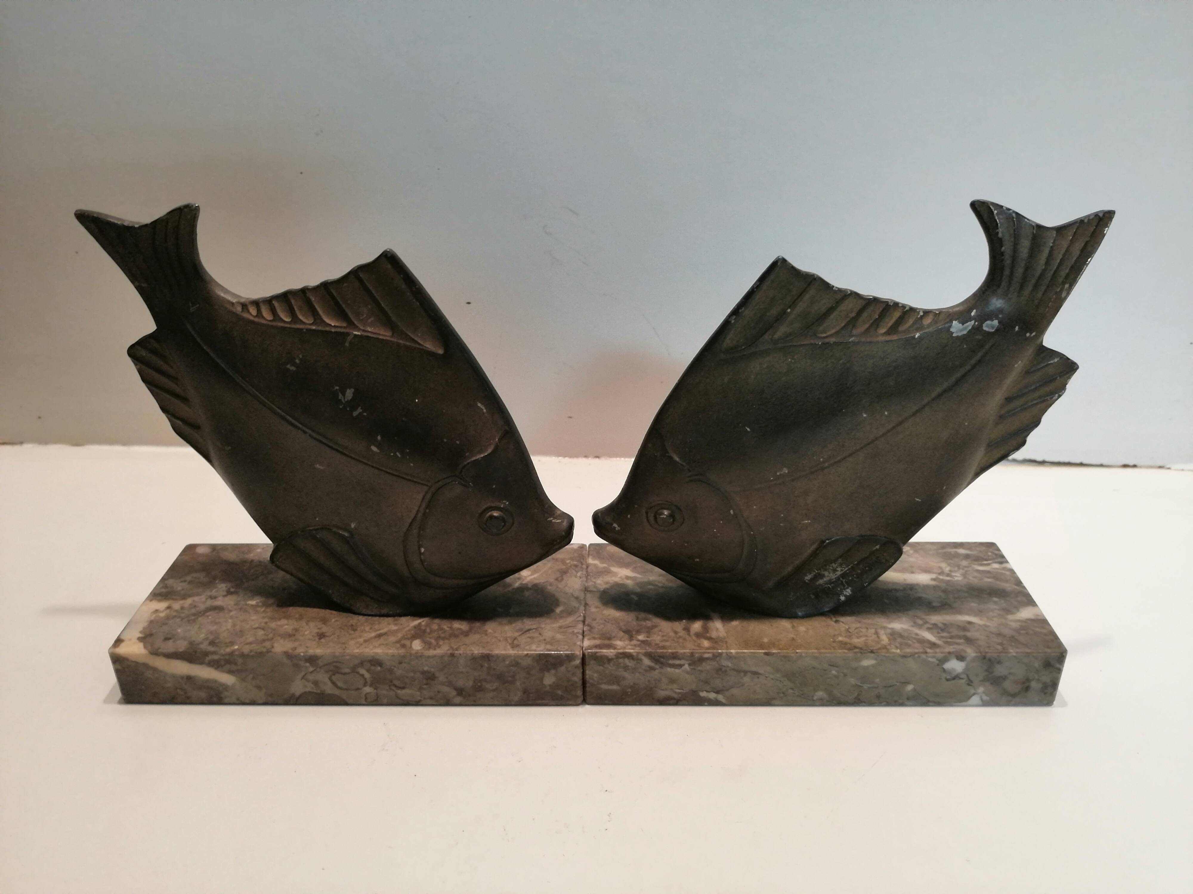 Bookends of 1930 M Font