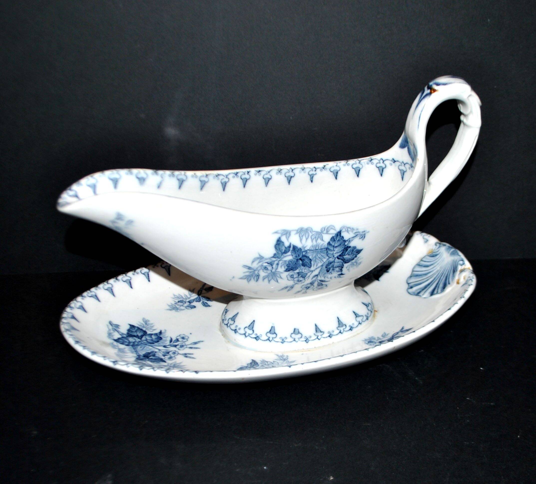 Sarreguemines U&C Flore sauce boat in earthenware with blue flowers