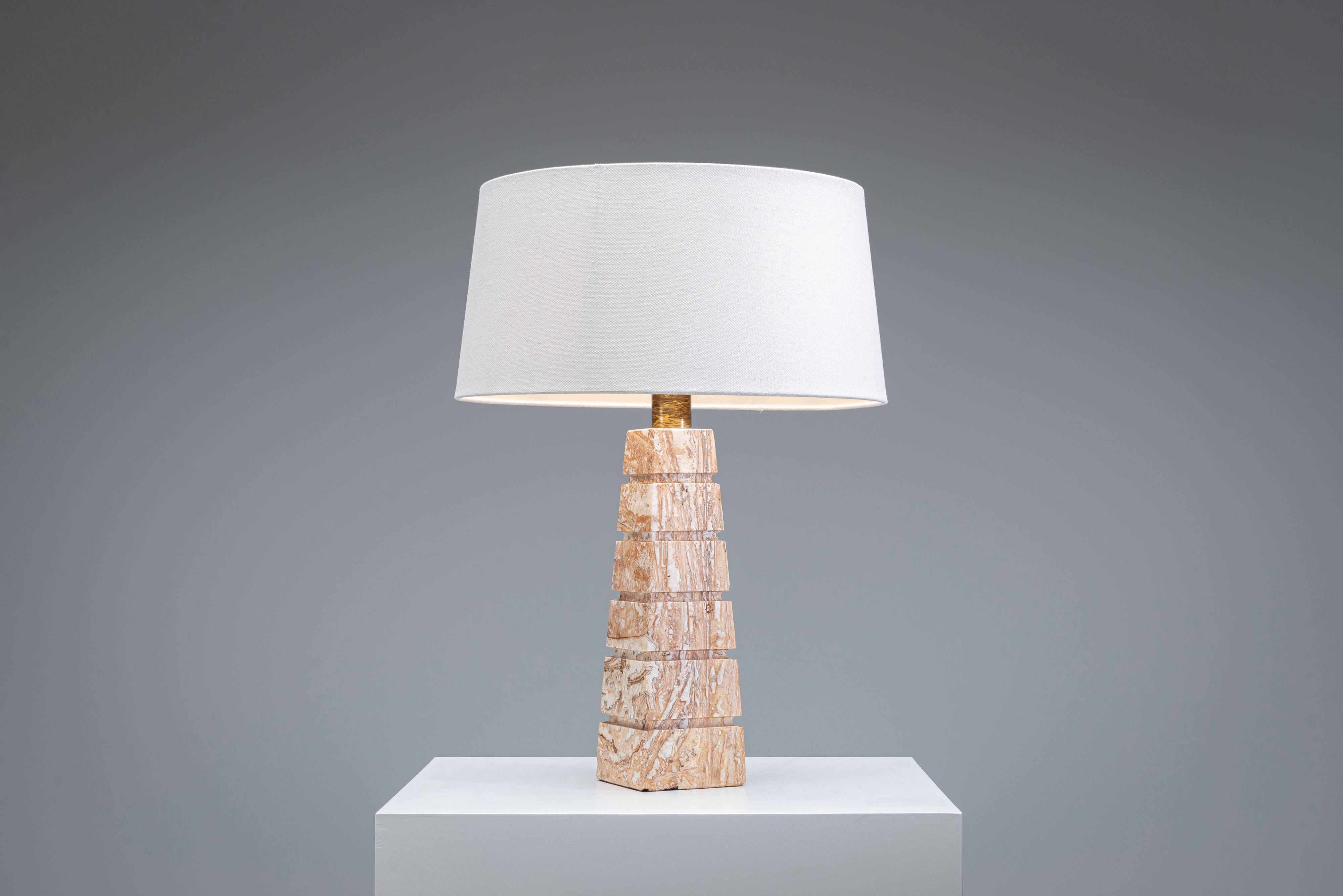 Geometric pyramid shaped travertine-onyx table lamp