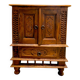 Meuble en bois sculpté