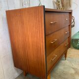 Finned chest of drawers