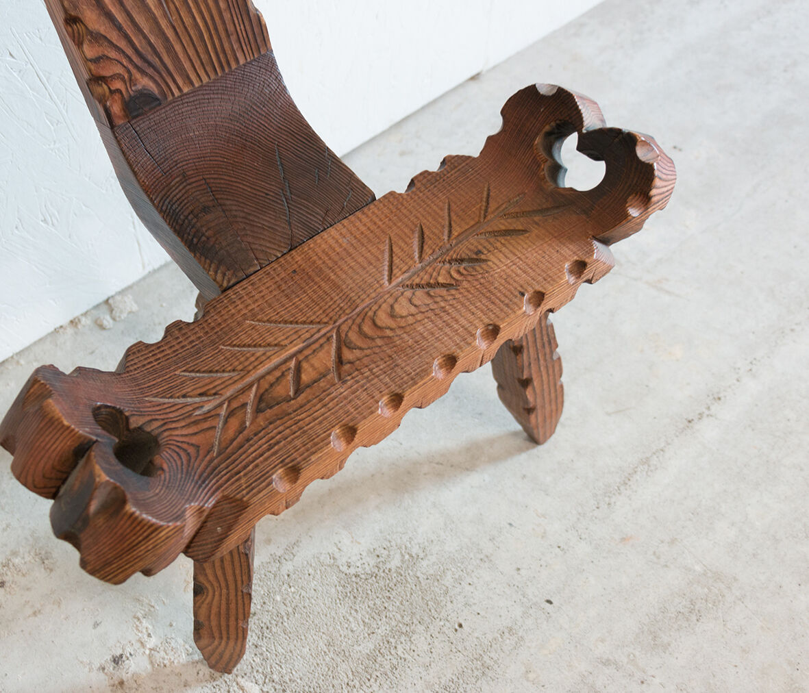 Popular art tripod chair