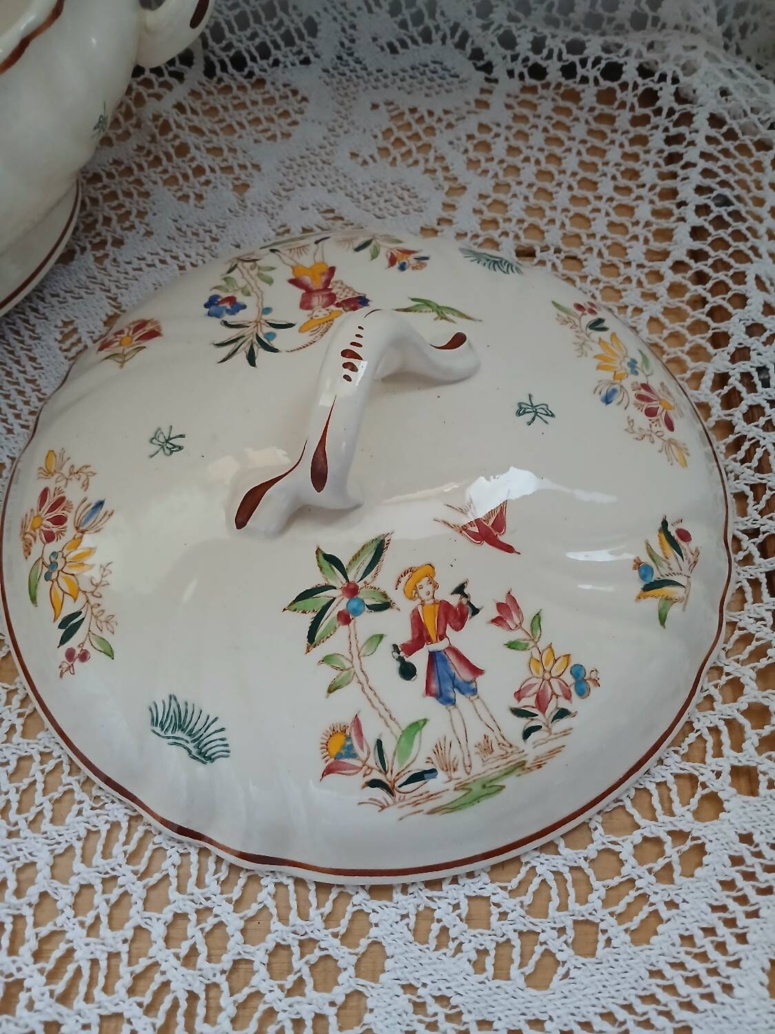 Longwy "Old Moustier" soup tureen