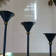 3 bougeoirs scandinaves modernistes en métal laqué bleu et laiton années 60 70