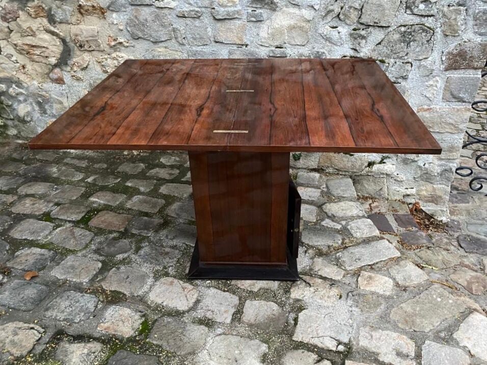 Art deco wallet table