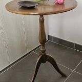 Tripod pedestal table