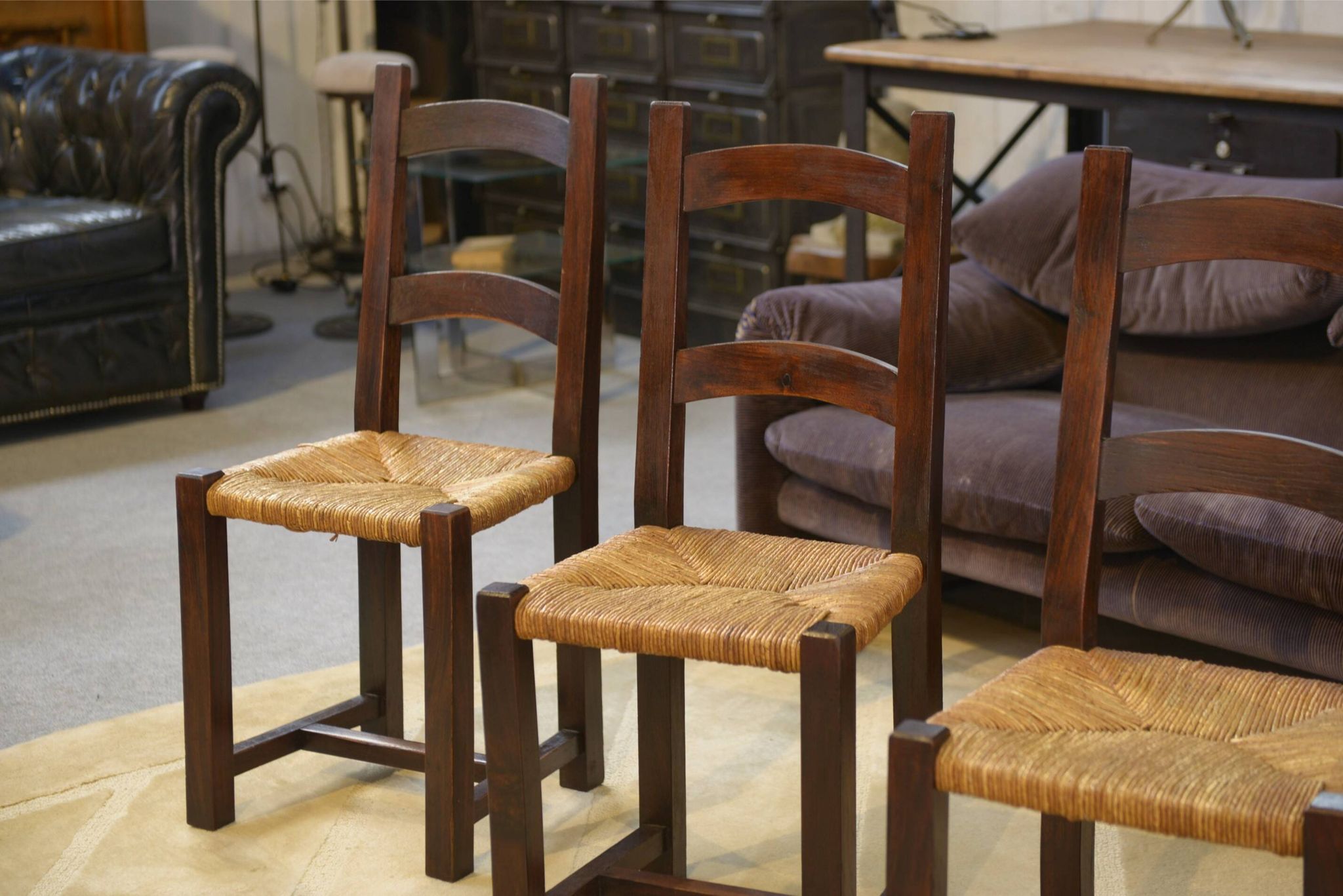 Set of 4 chairs in elm and straw by Aranjou 1950s