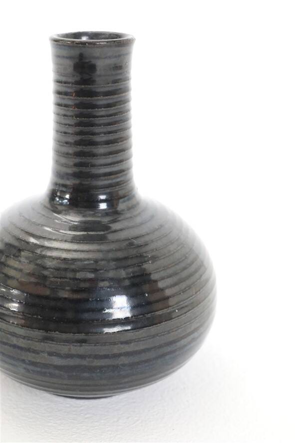 Handcrafted black Hegnetslund Keramik vase / 1960s / 1970s / mid-century Danish modern design