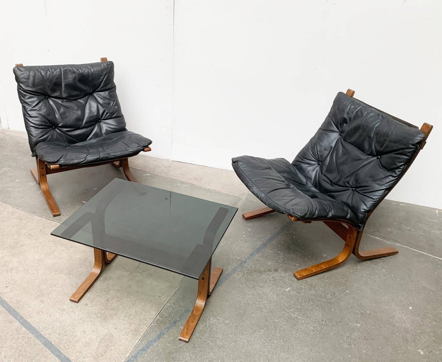 Set of 3 Norwegian Mi-Century Style Siesta Lounge Chairs and Glass Side Table by Ingmar Relling for Westnofa