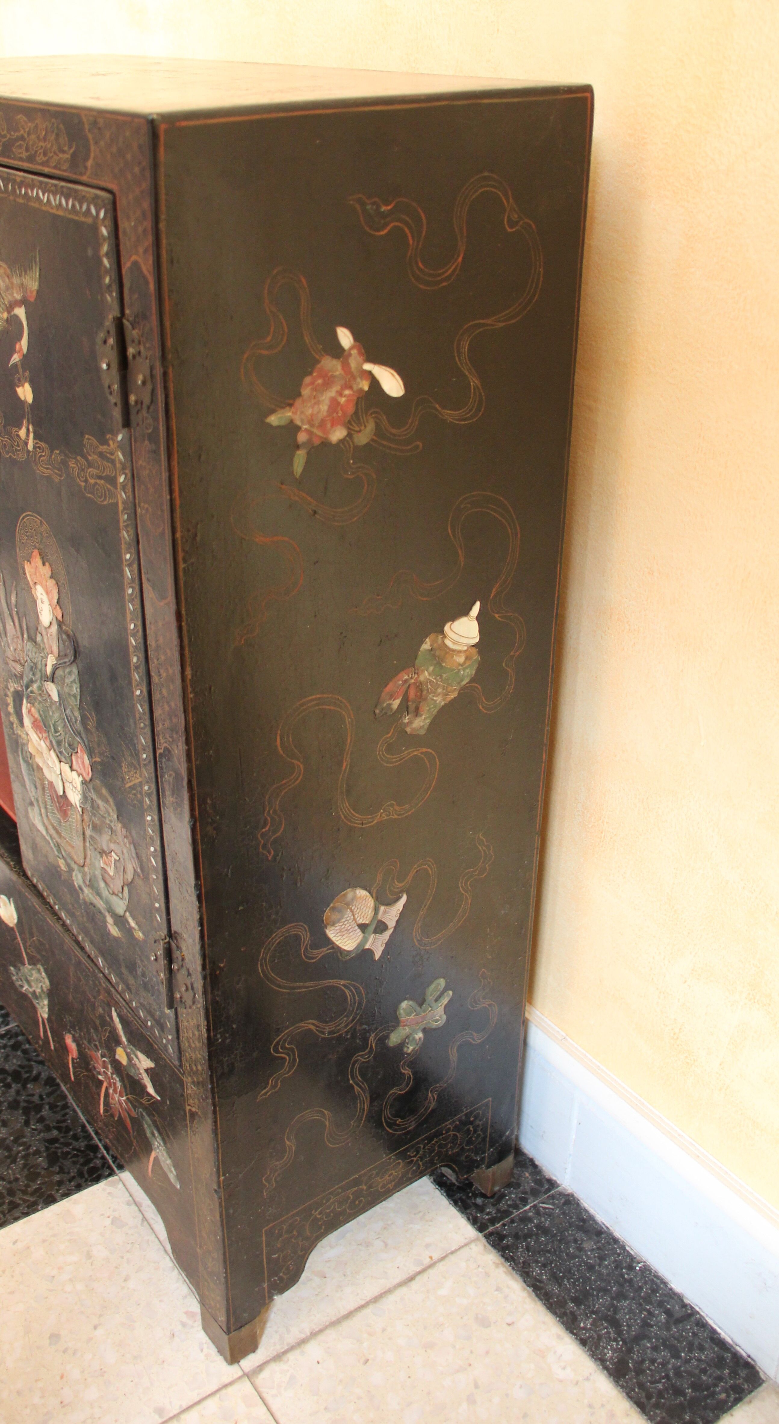 Chinese wardrobe, with mother-of-pearl inlays