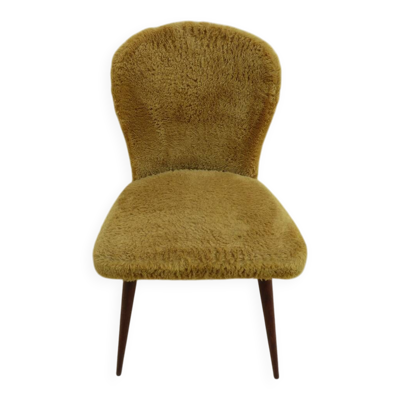 Chaise  moumoute pied compas des années 50 revêtus de  tissus moumoute de c