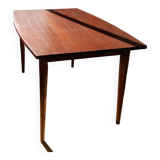 Scandinavian table with extensions