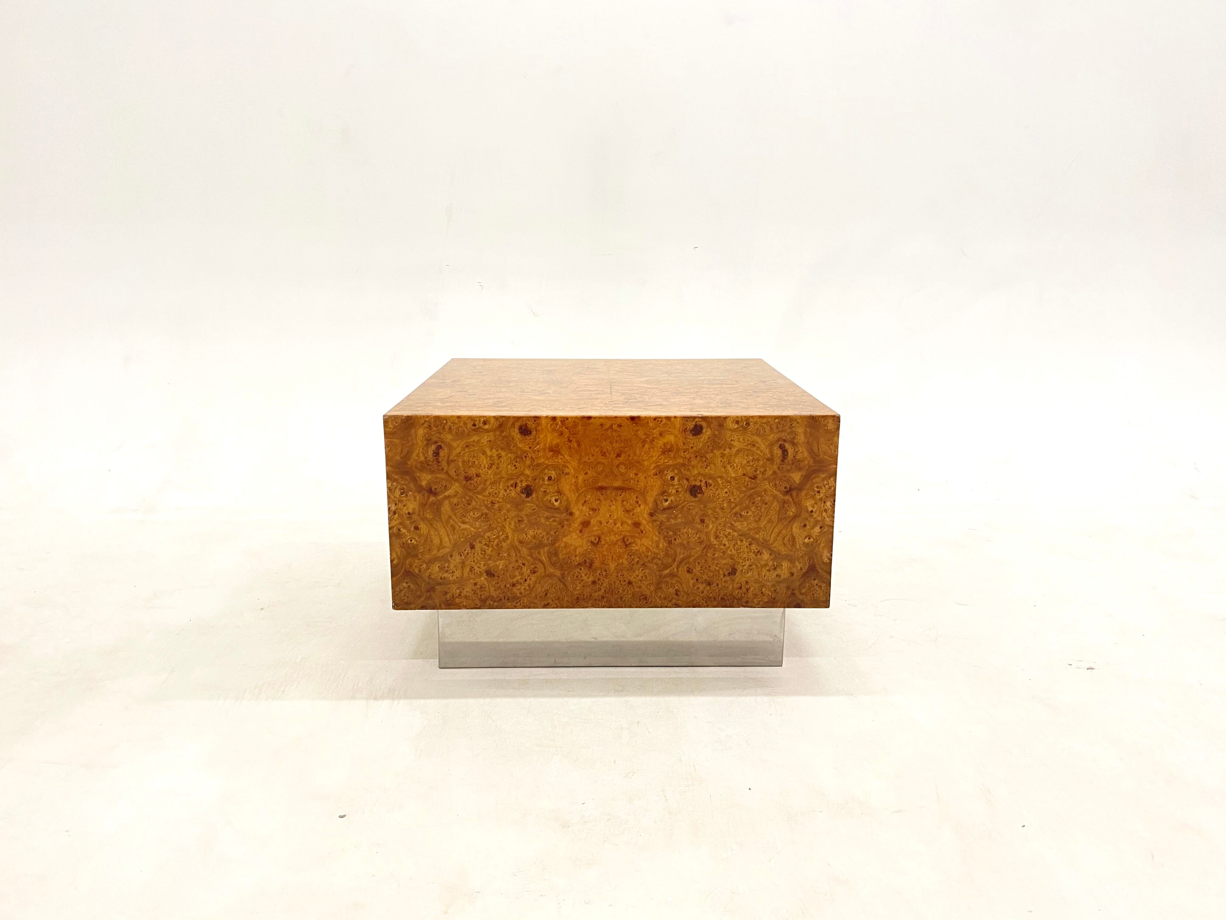 Table basse en loupe d’orme et acier, 1970