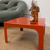 Table basse en plastique orange