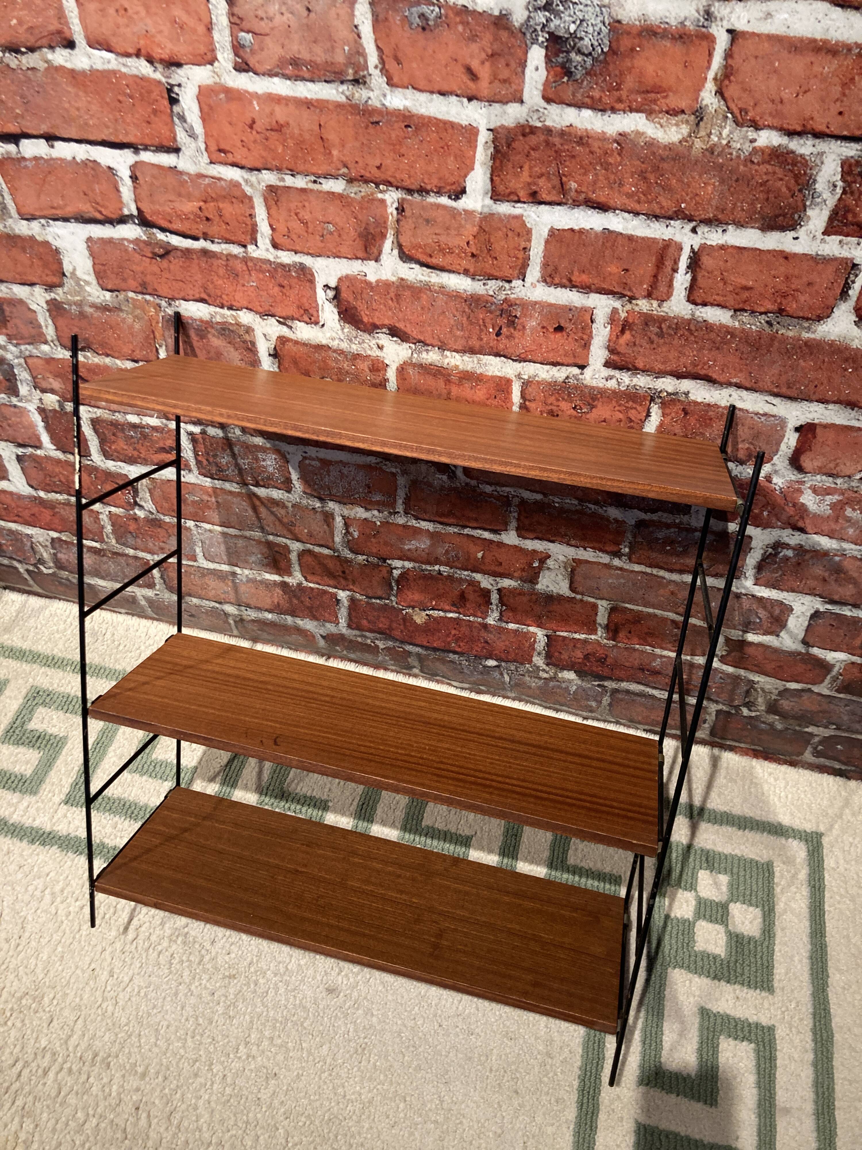 Etagère modulable avec trois étagères