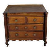 Small 18th-century chest of drawers in walnut and cherry wood.
