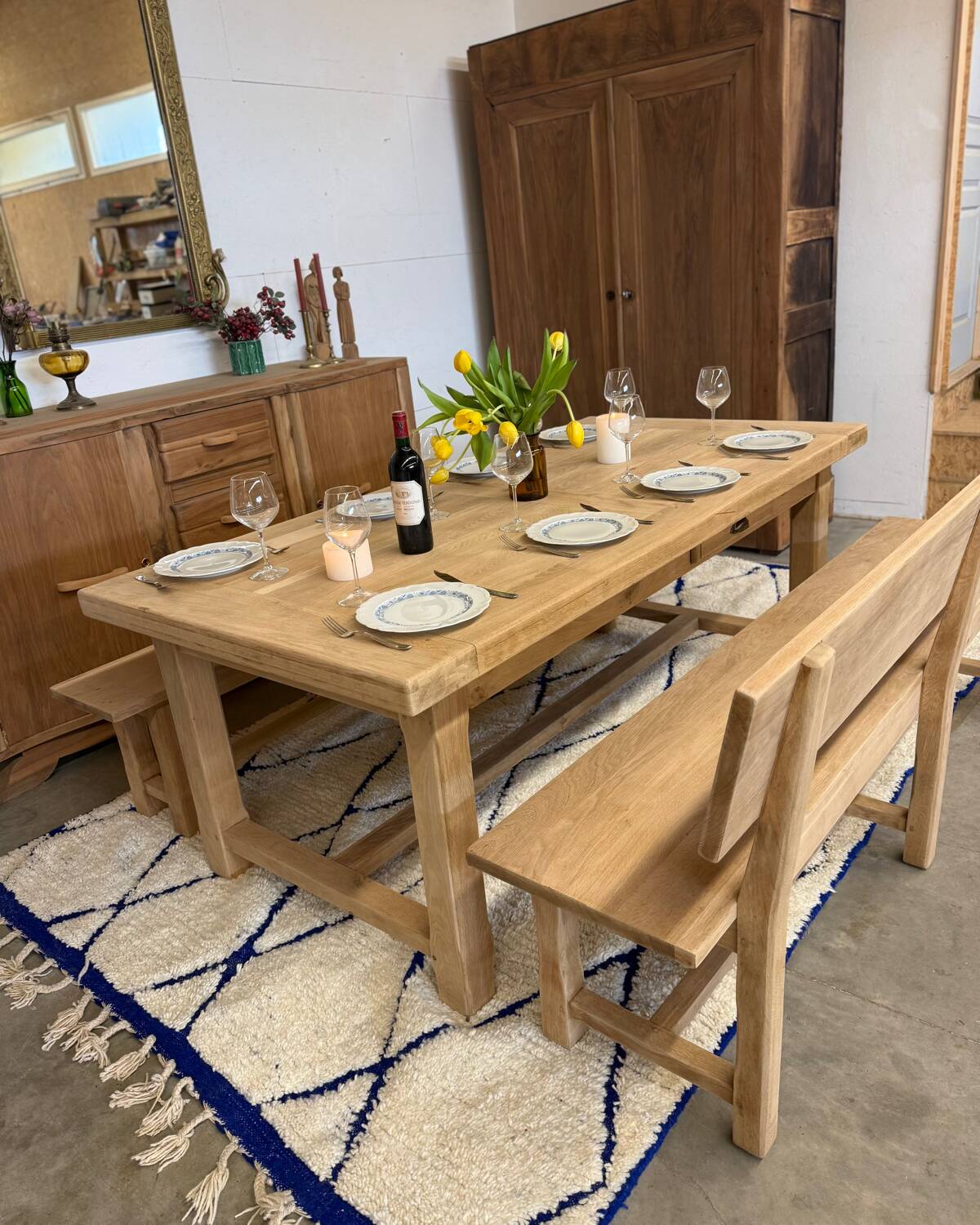Solid oak extendable farmhouse table with 2 drawers.