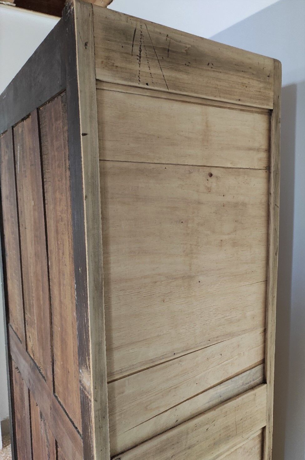 Armoire parisienne