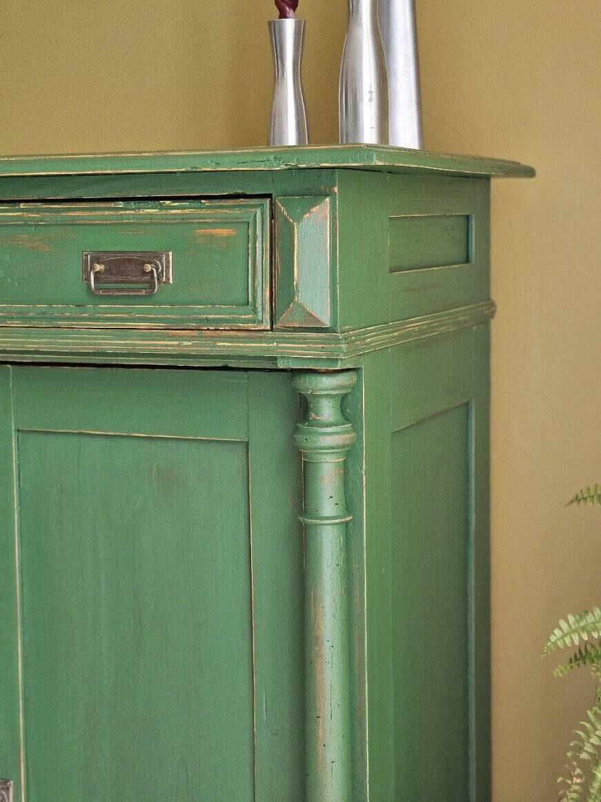 Antique cabinet in fir with green patina Metsä | Hector