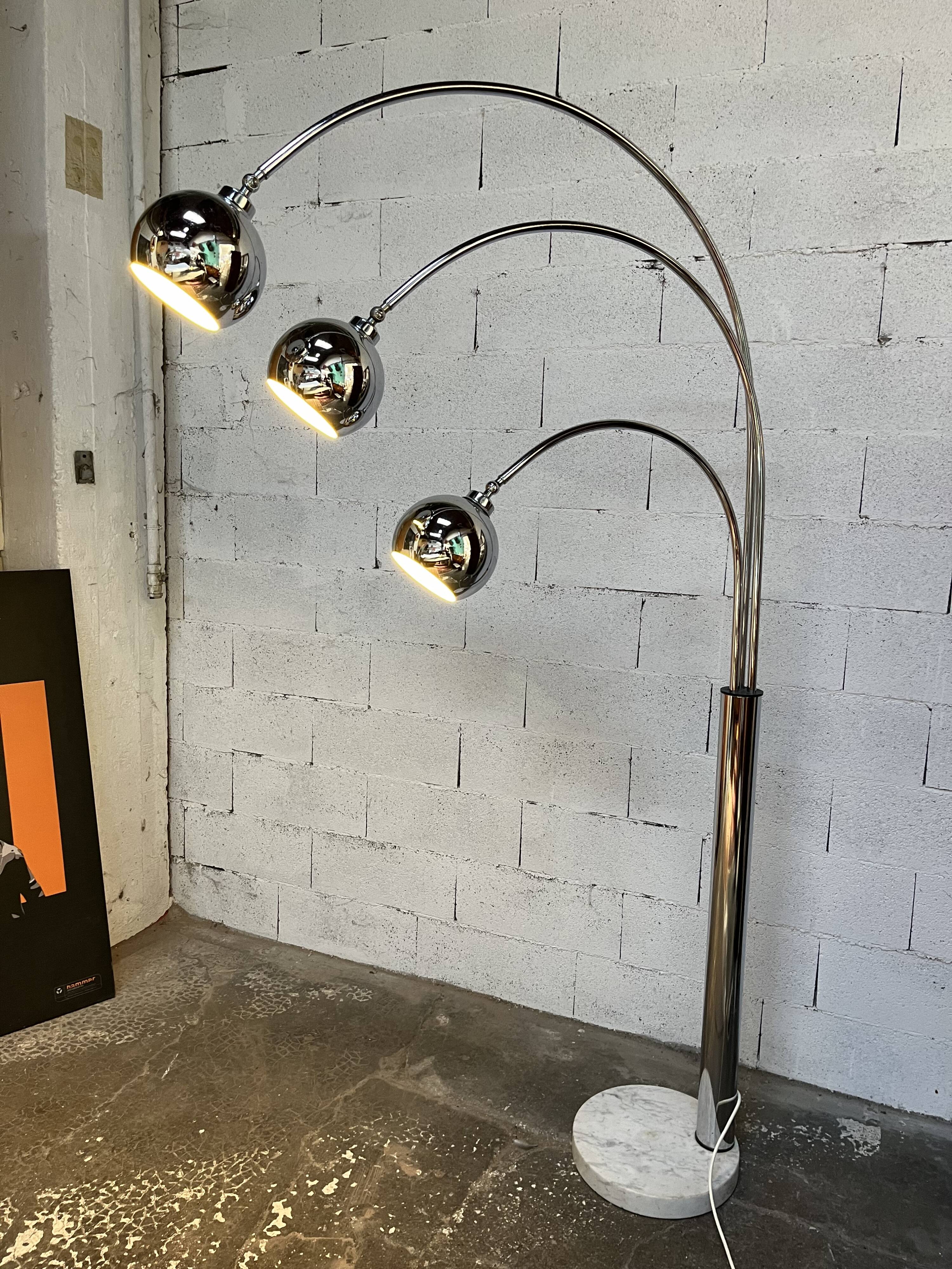 Lily of the valley floor lamp 1970 design Goffredo Reggiani