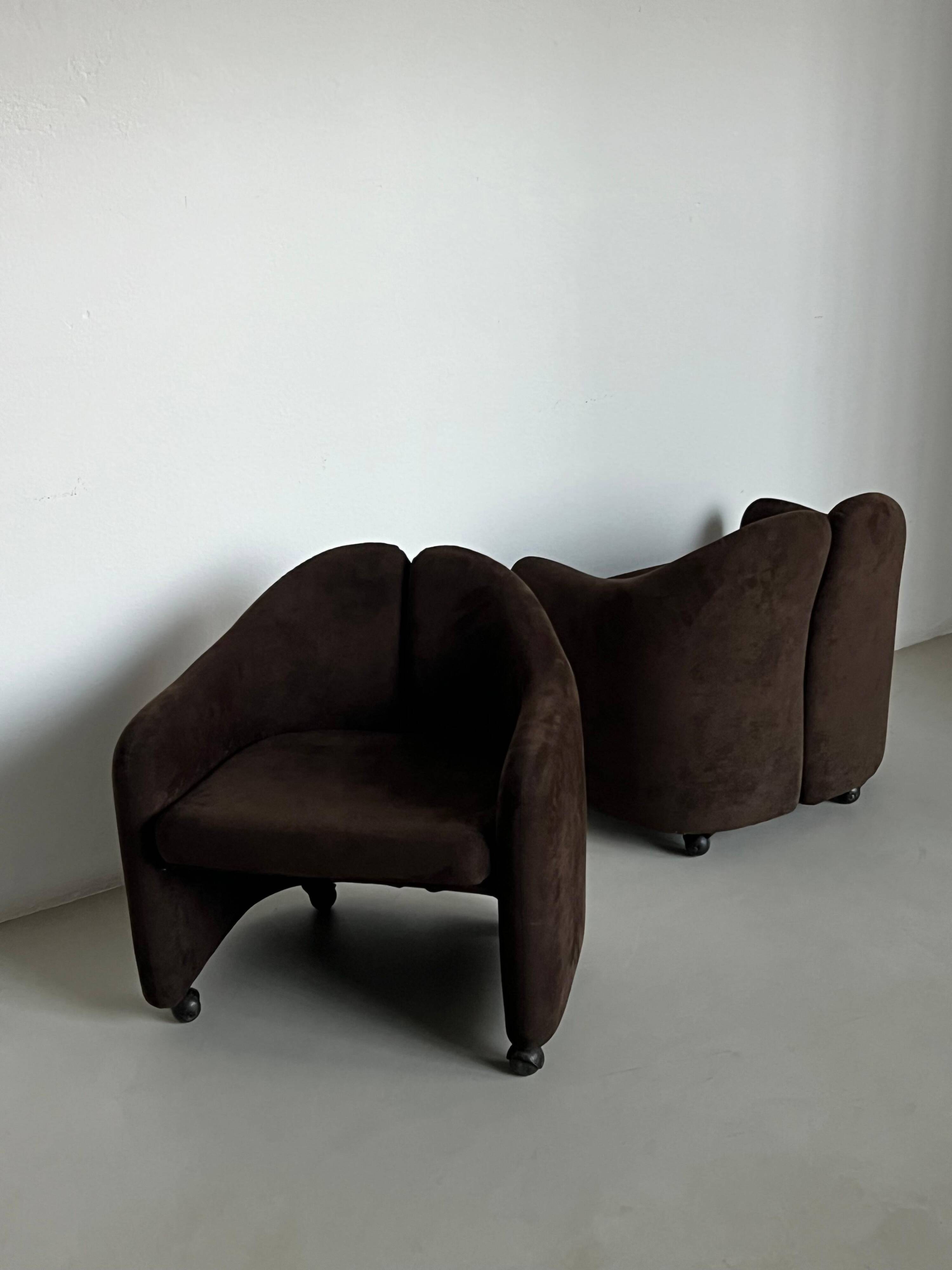 Set of Two Vintage P142 lounge chairs by Eugenio Gerli for Tecno