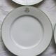 6 assiettes monogrammées anciennes en porcelaine de Limoges