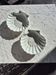 Paire de coquilles Saint-Jacques en porcelaine solognote – Coupelles