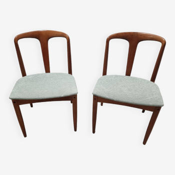 Set of two modern Juliane teak dining chairs by J. Andersen