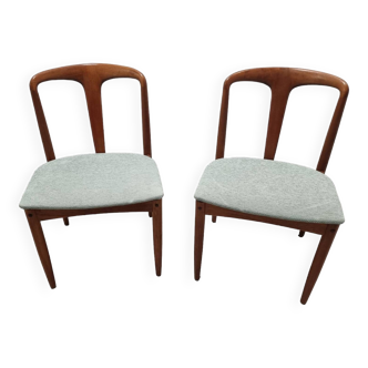 Set of two modern Juliane teak dining chairs by J. Andersen