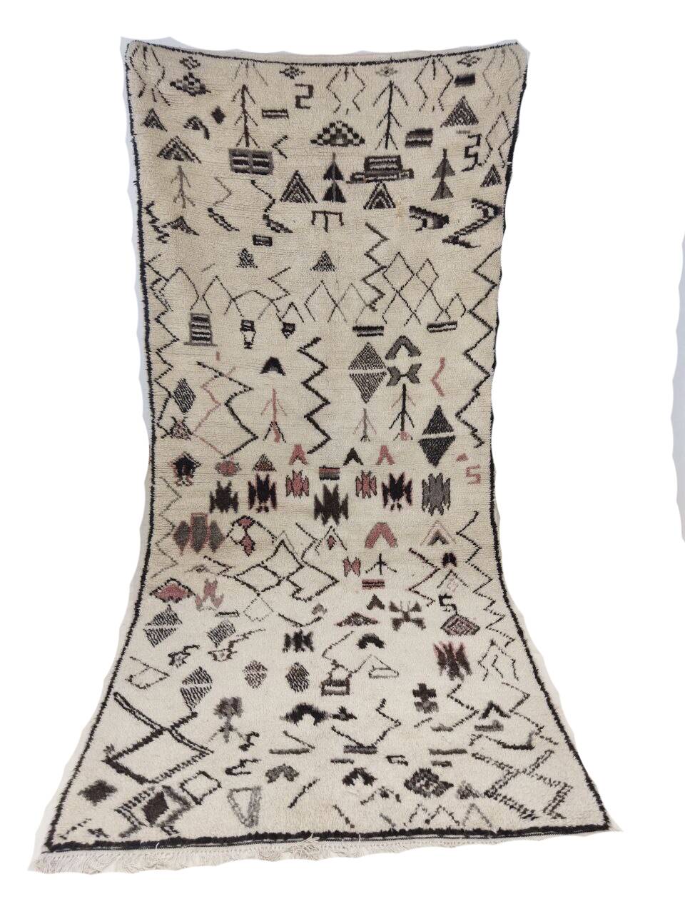 Vintage Berber rug 306 X 135 CM