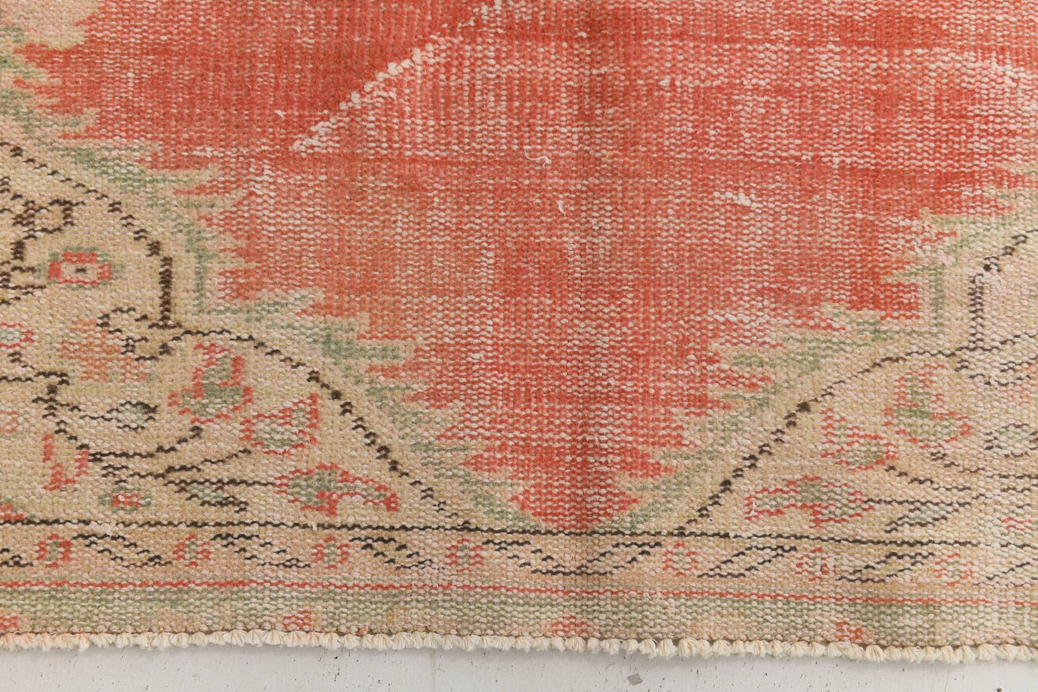Tapis vintage rouge pâle