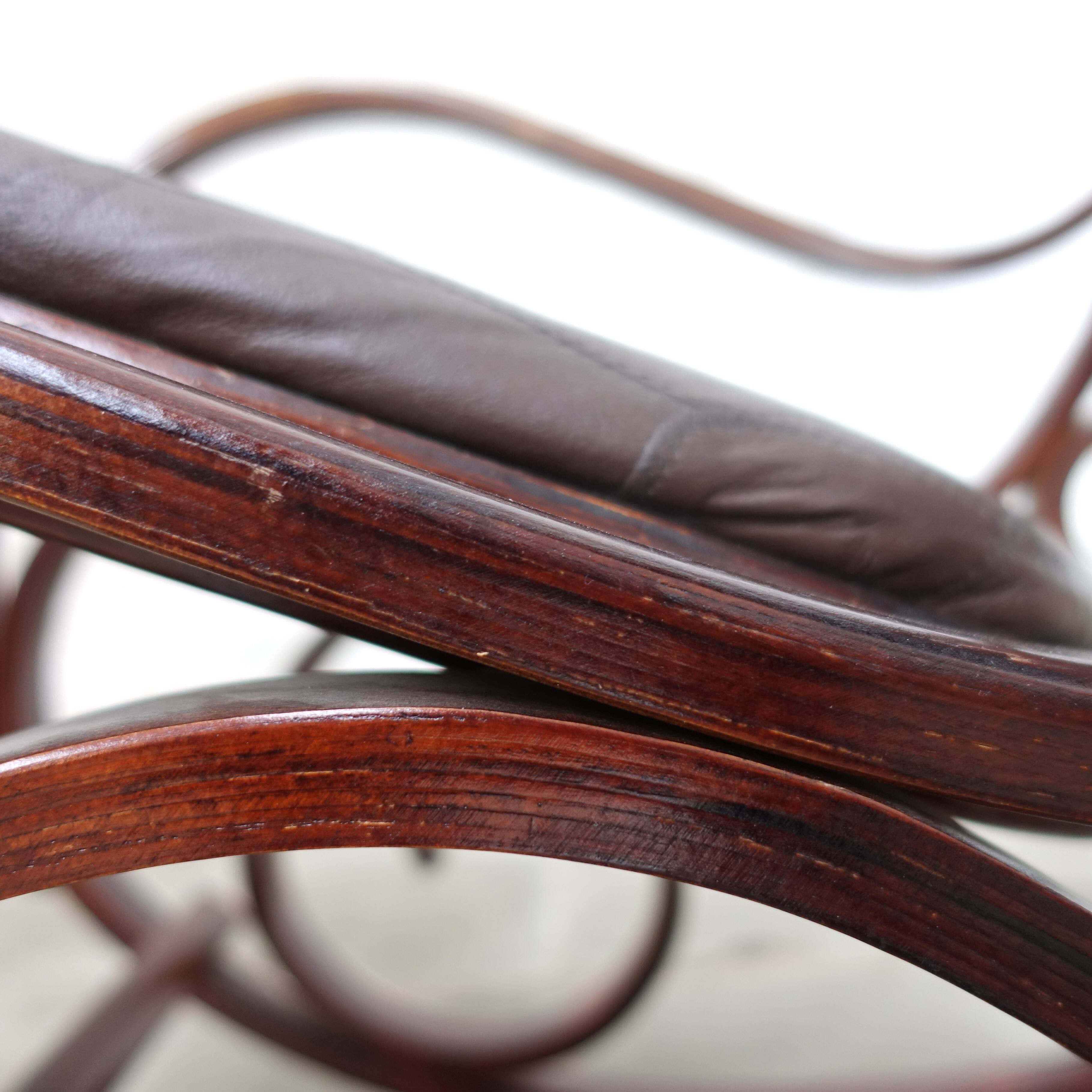 Chaise à bascule style Thonet