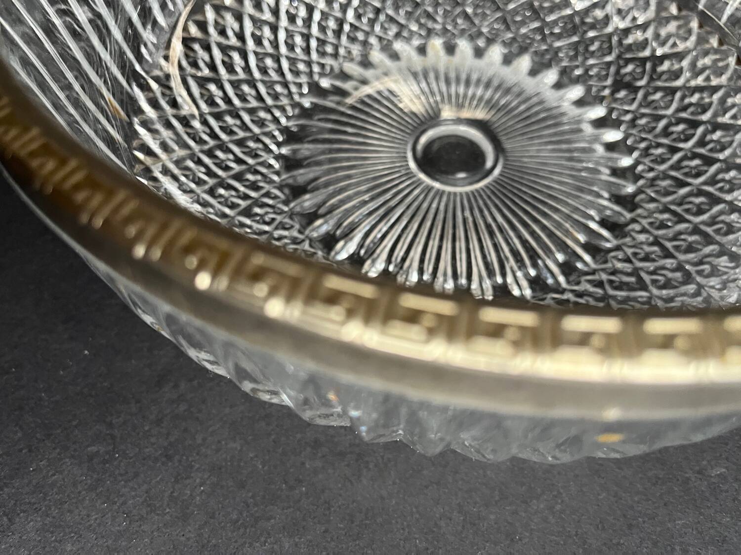 Coupe ou saladier en verre taillé
