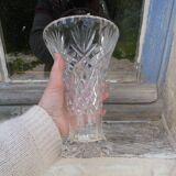Vase en cristal taillé forme évasée