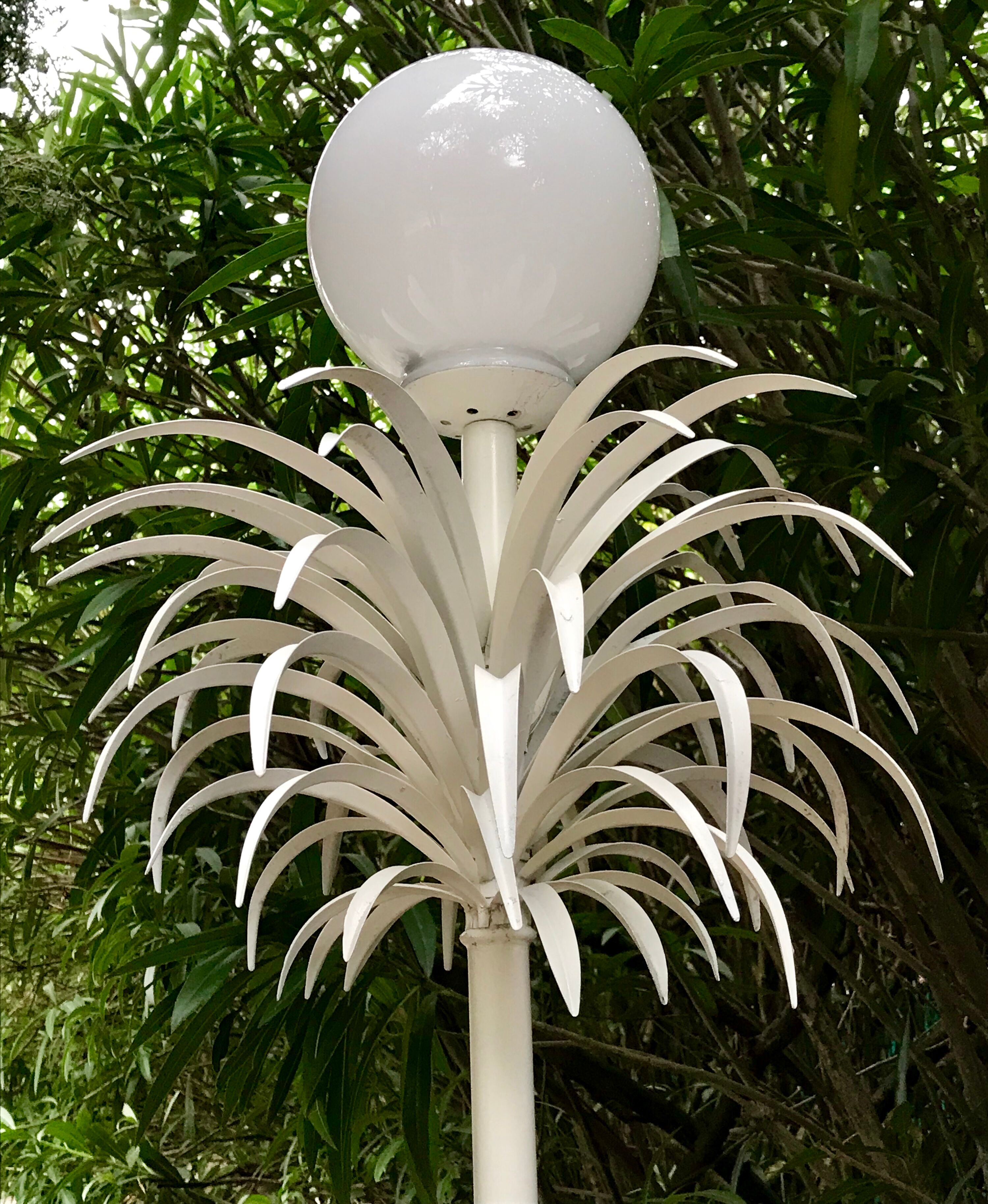 Palm lamppost by Sergio Terzani