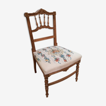 Chaise basse tapissée