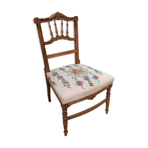 chaise basse tapissée