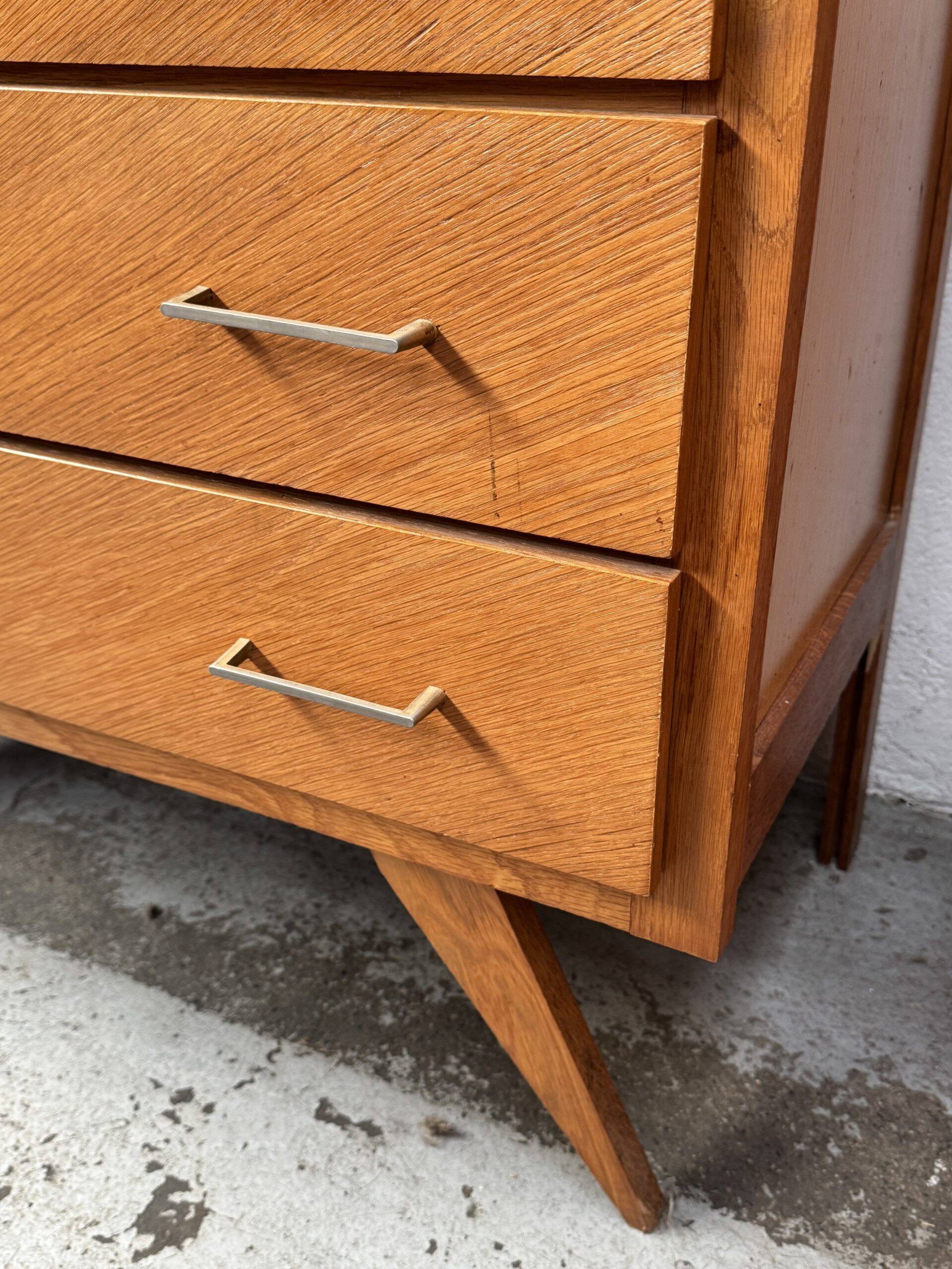 Chest of drawers