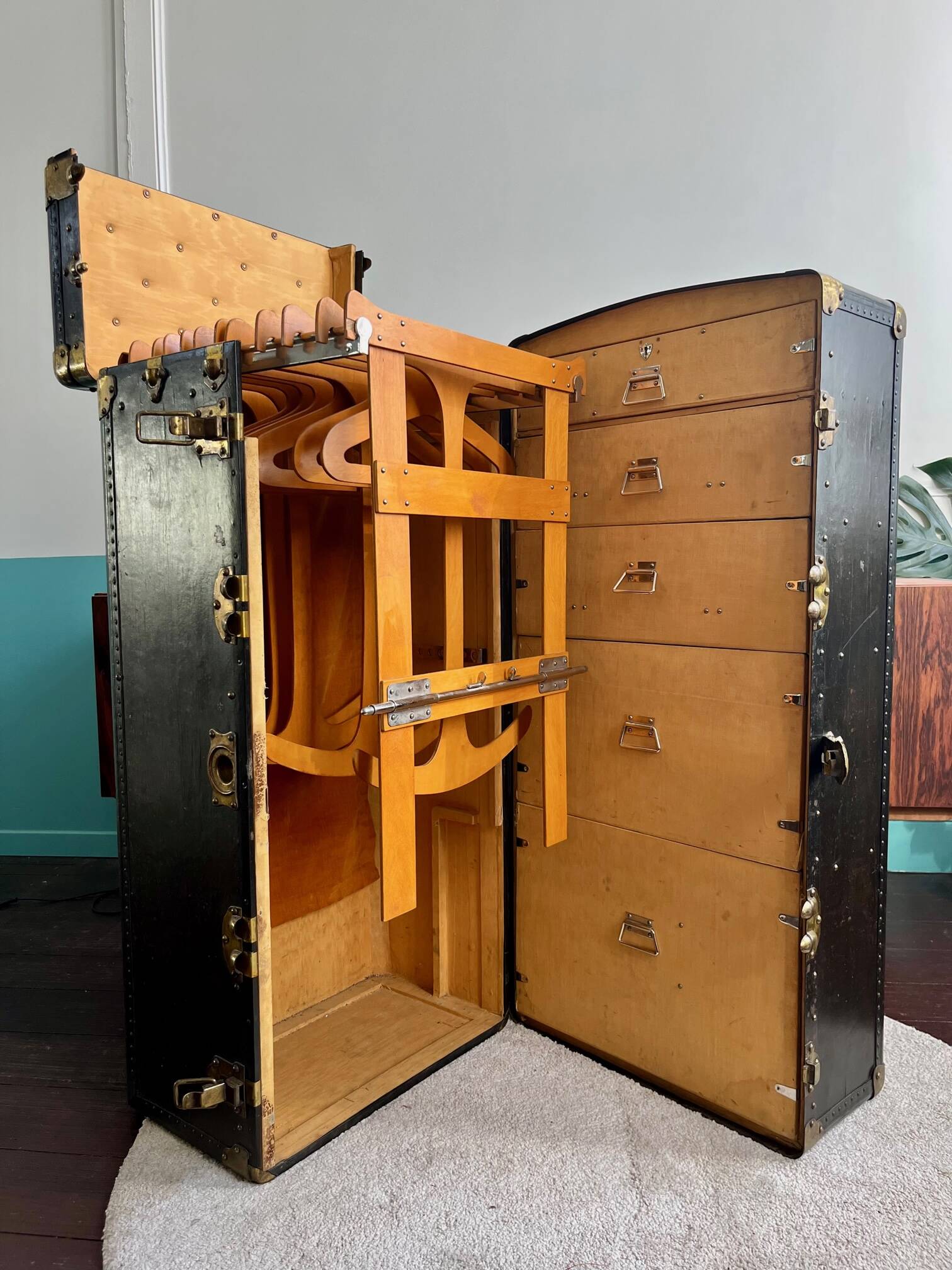 Travel trunk