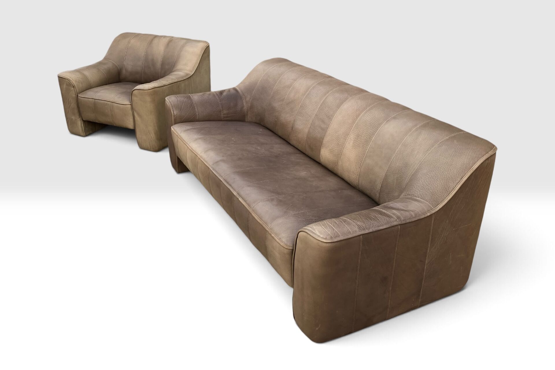 De Sede DS-44 Sofa & Armchair Set – Buffalo Leather – Switzerland, circa 1970